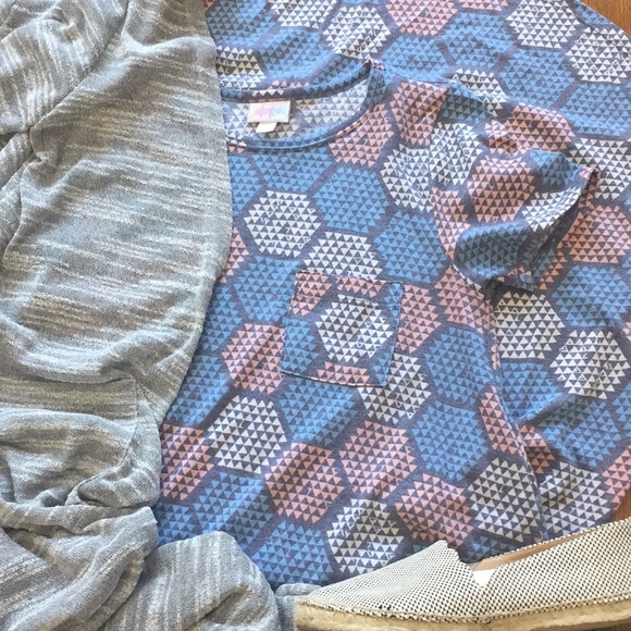 LULAROE Carly Short Sleeve Hi-Lo T-Shirt Dress XXS 2 4 6 Gray Blue 3/$20 SALE! - Picture 2 of 5